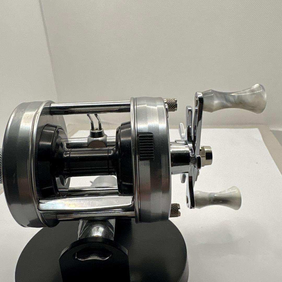 ペコちゃんABU 2500cシルバー美品