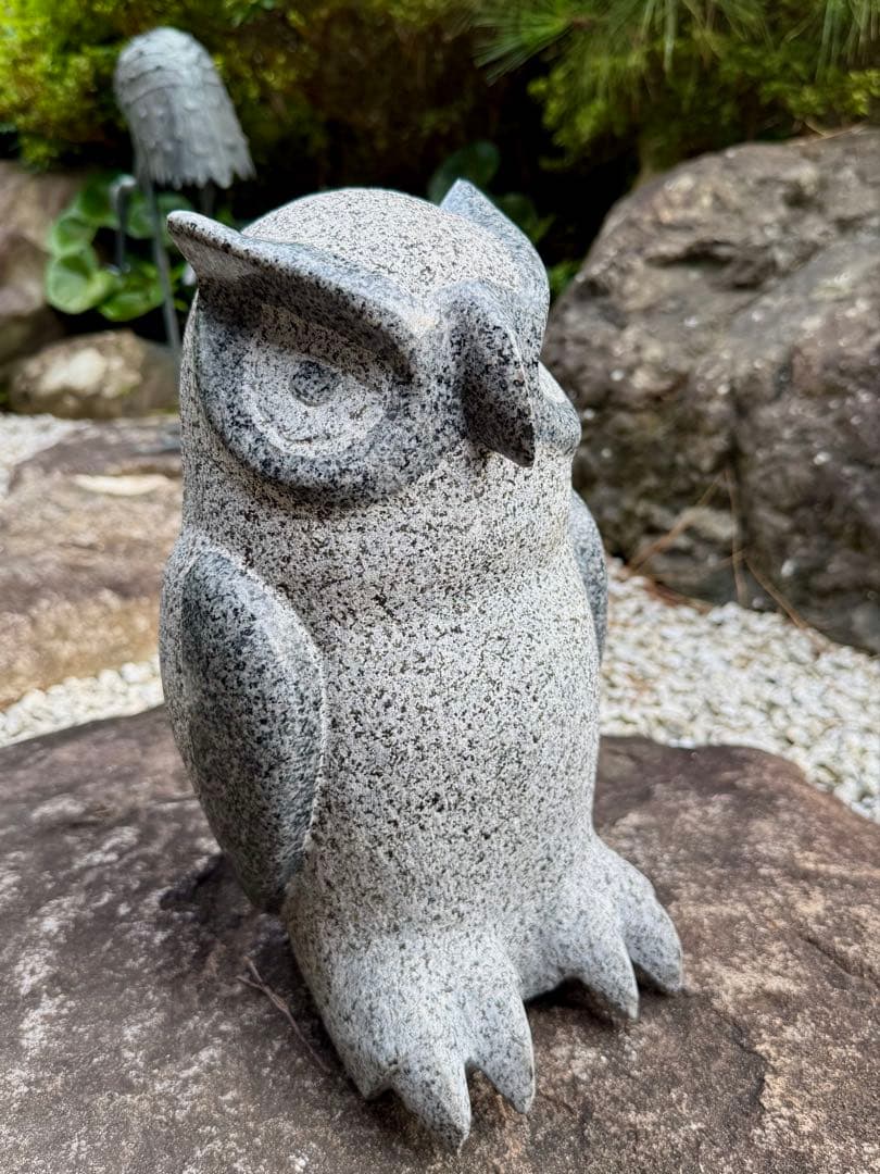 美しい石の彫刻　フクロウ　オーナメント　オブジェ　梟