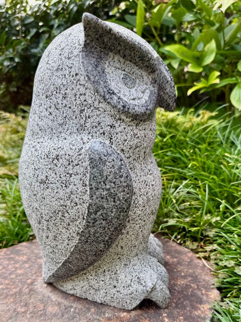 美しい石の彫刻　フクロウ　オーナメント　オブジェ　梟