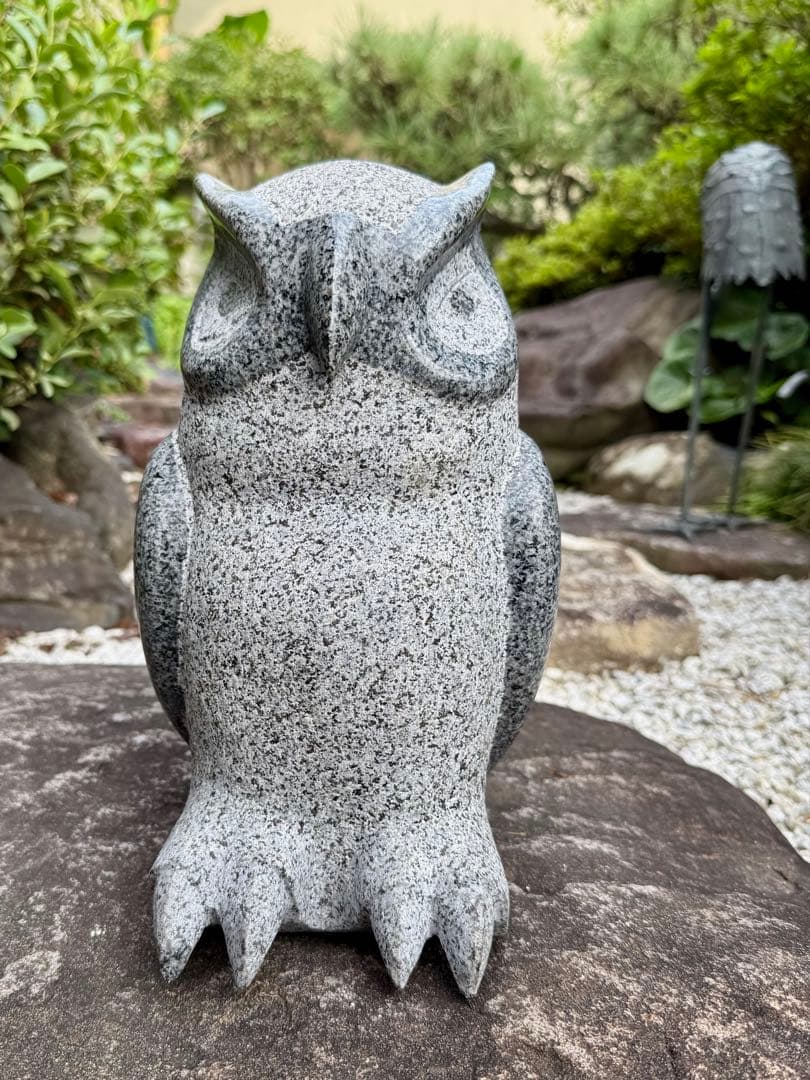 美しい石の彫刻　フクロウ　オーナメント　オブジェ　梟