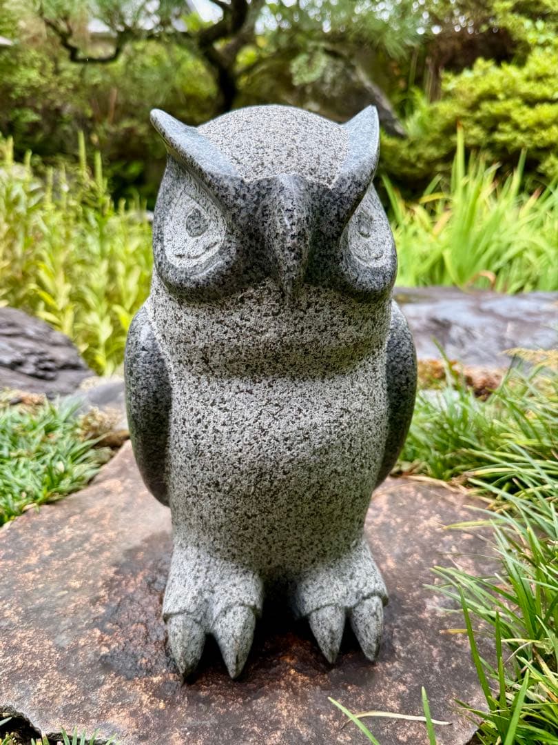 美しい石の彫刻　フクロウ　オーナメント　オブジェ　梟