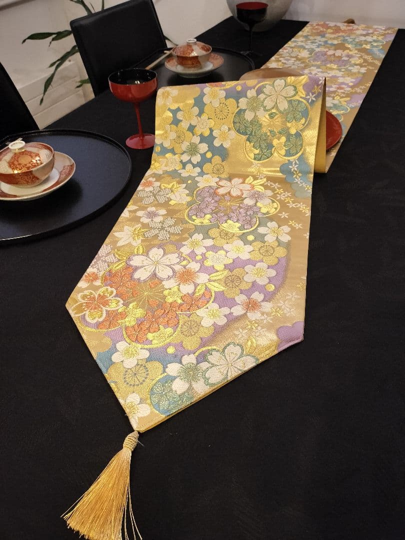 A952★逸品‼️豪華刺繍‼️ひな祭り‼️テーブルランナー2m13cm
