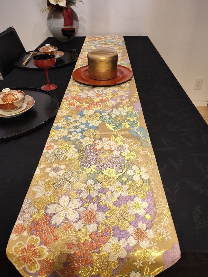 A952★逸品‼️豪華刺繍‼️ひな祭り‼️テーブルランナー2m13cm