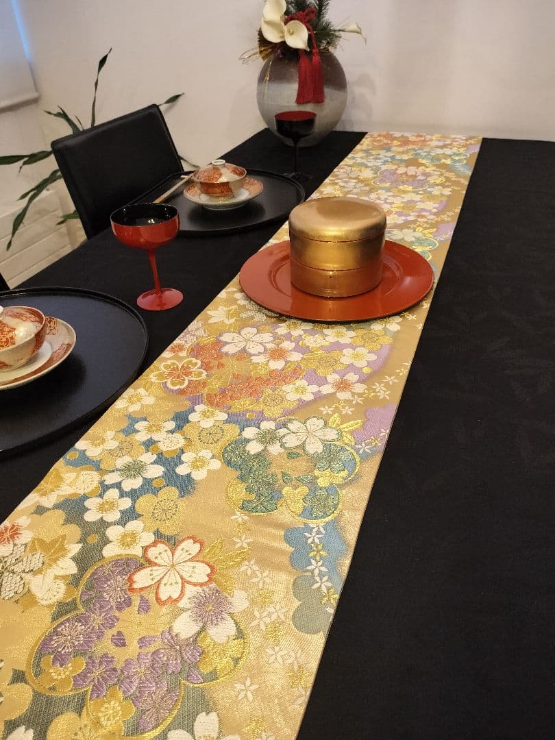 A952★逸品‼️豪華刺繍‼️ひな祭り‼️テーブルランナー2m13cm