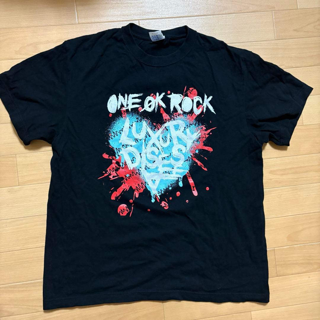 安安 ONE OK ROCK LUXURY DISEASE Tシャツ