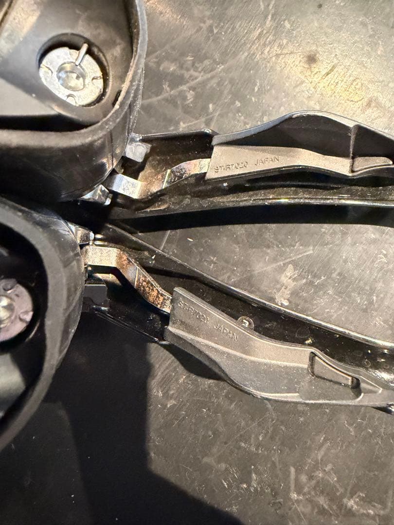 Shimano 105 R7020 油圧ブレーキstiセット