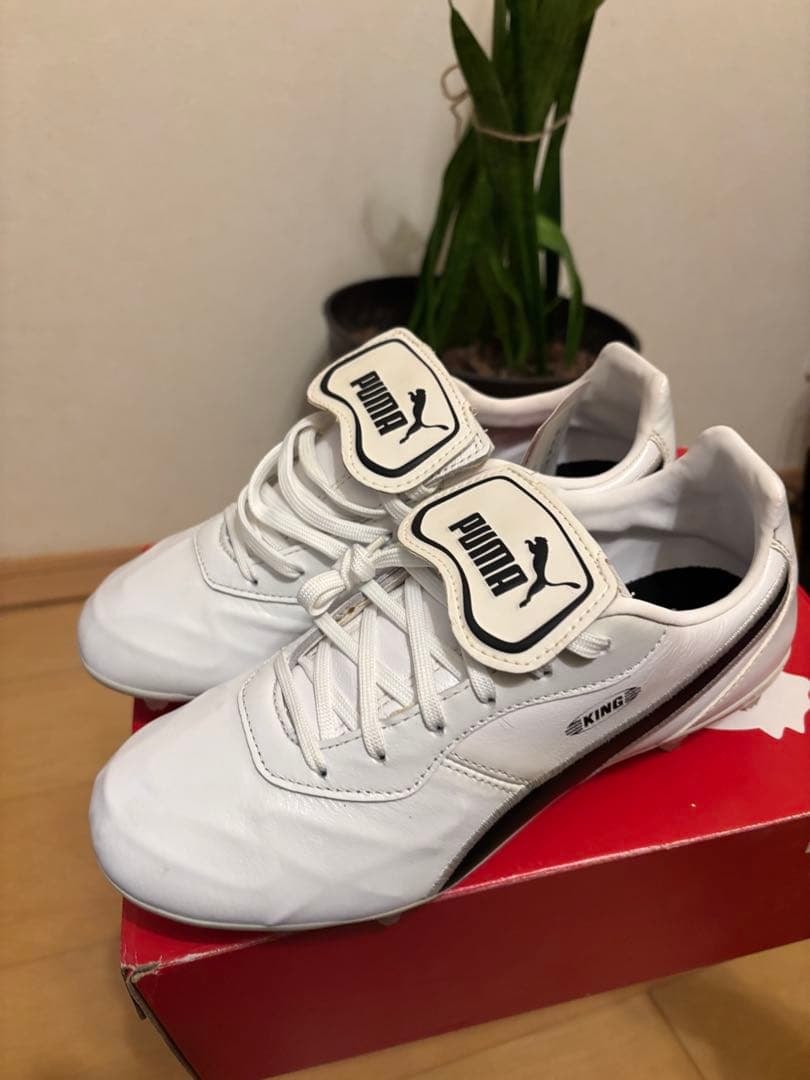 【値下げしました】PUMA KING TOP FG ホワイト 24.0 CM
