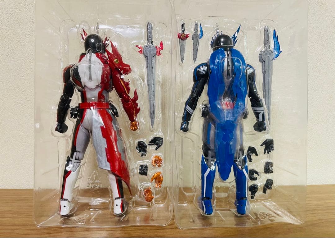 s.h.figuarts 仮面ライダーセイバー&仮面ライダーブレイズ