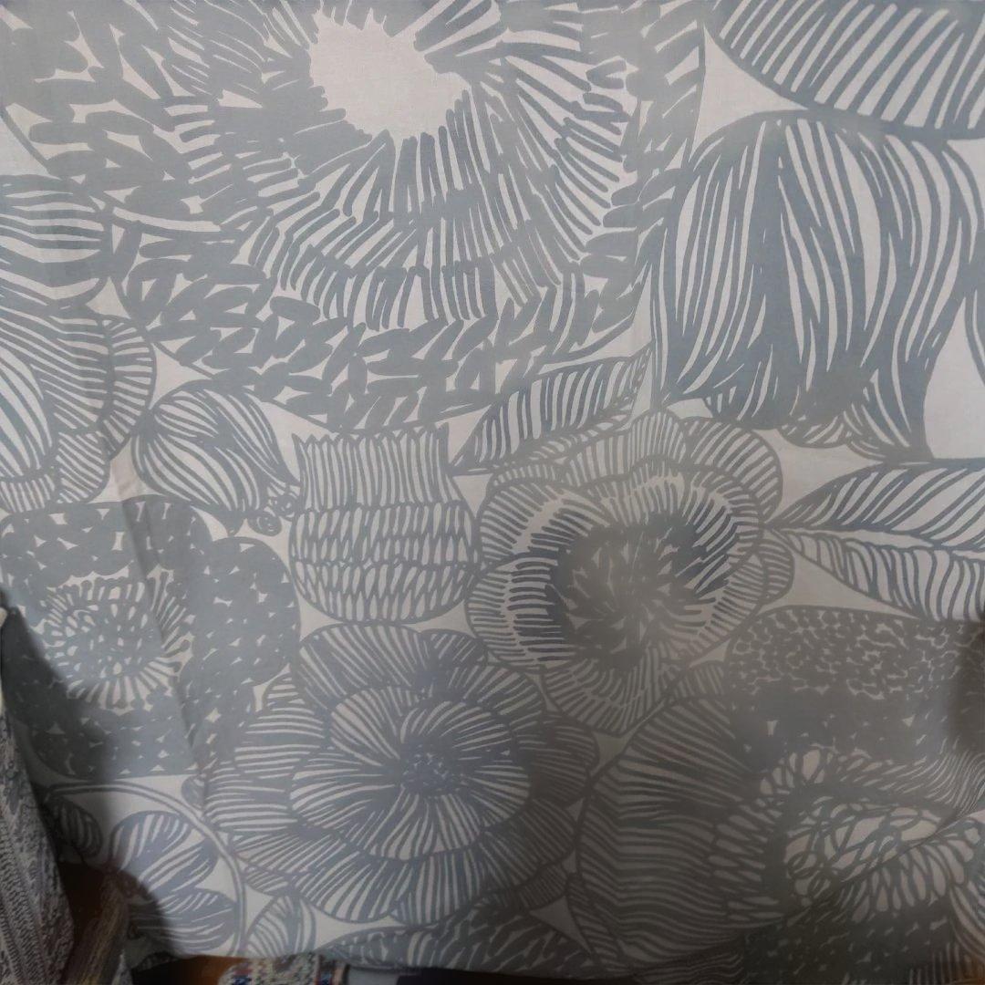 MARIMEKKO KURJENPOLVI グレー (廃番の生地)花柄 カーテン