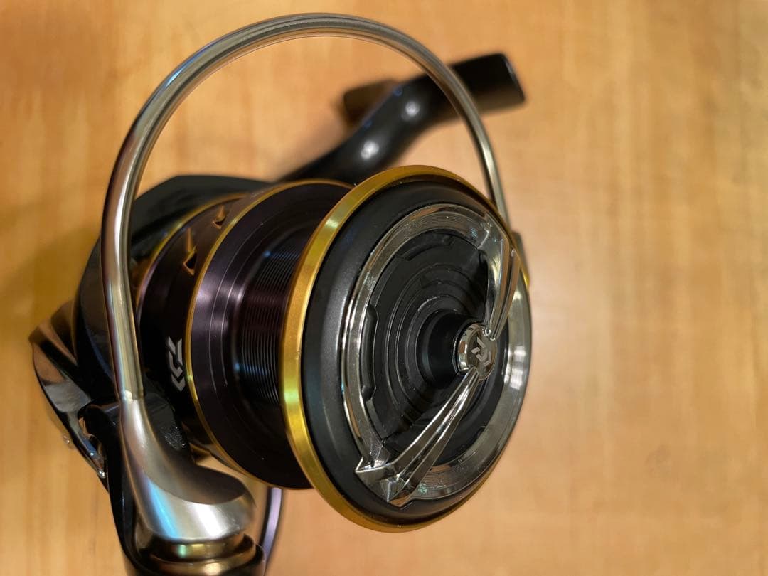 【美品】ダイワ CALDIA 4000-CXH スピニングリール