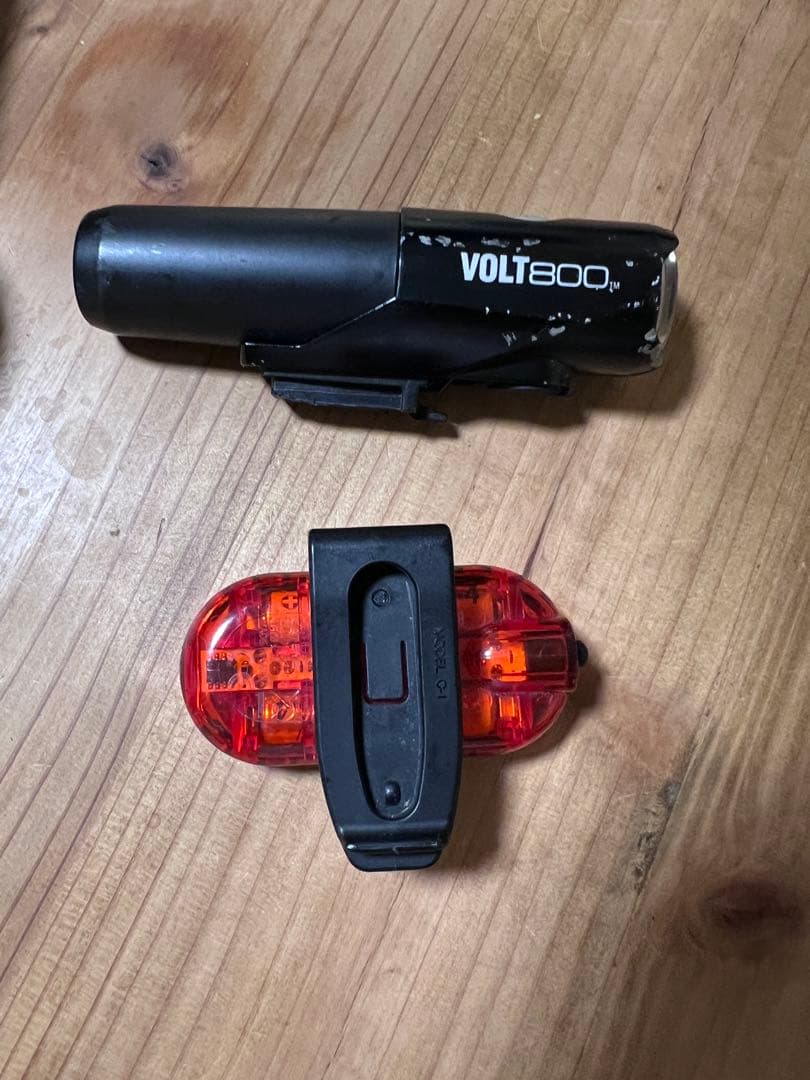 VOLT800とCATEYEテールライトセット