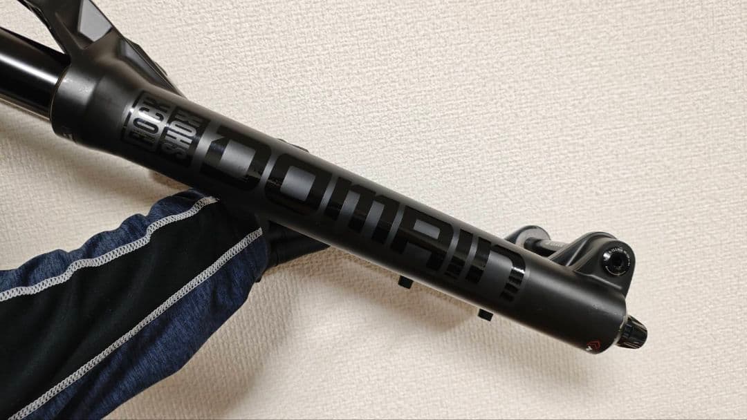 パーツ ROCKSHOX DOMAIN RC 1-1/8,1.8 160mm 29er