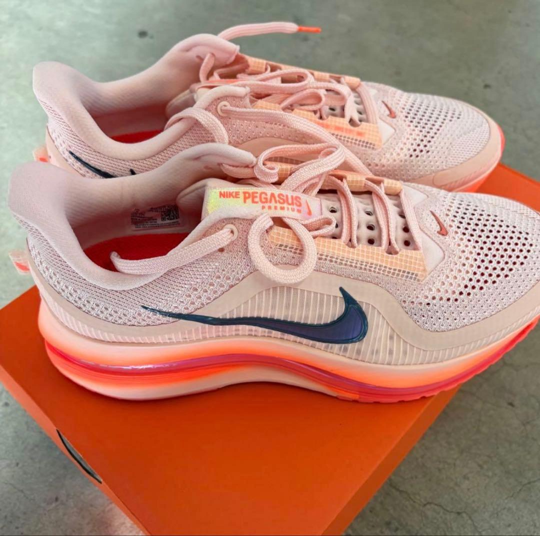 Nike スポーツシューズ ピンクオレンジ