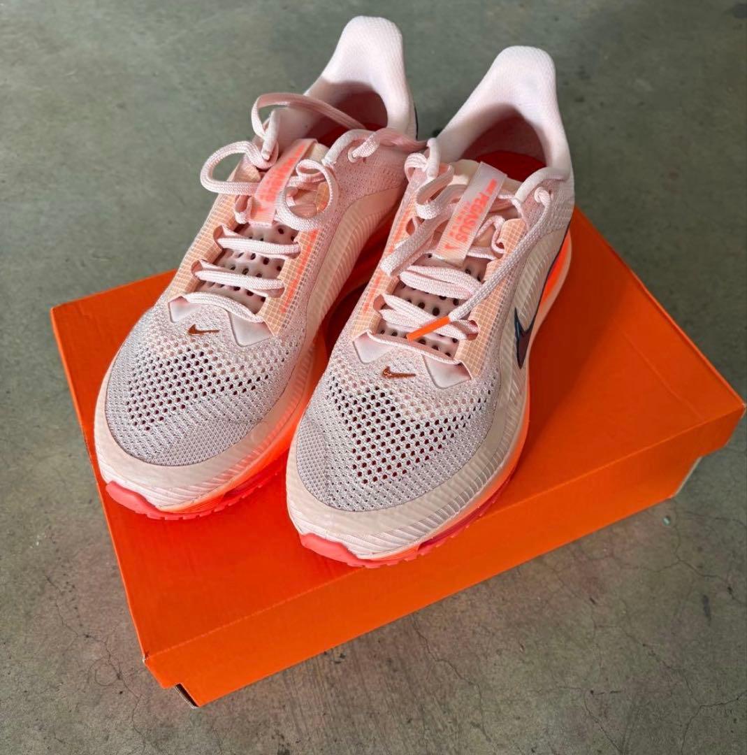 Nike スポーツシューズ ピンクオレンジ