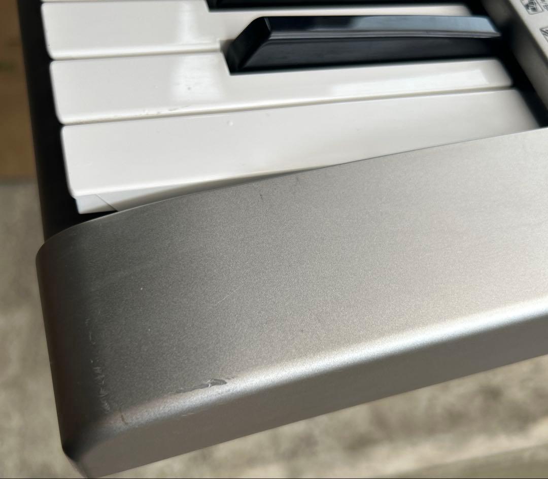 Yamaha PSR-E303 61鍵盤　シルバー