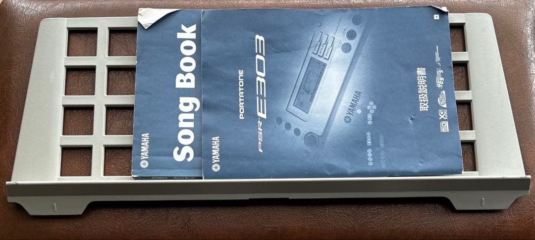 Yamaha PSR-E303 61鍵盤　シルバー