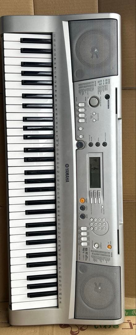 Yamaha PSR-E303 61鍵盤　シルバー