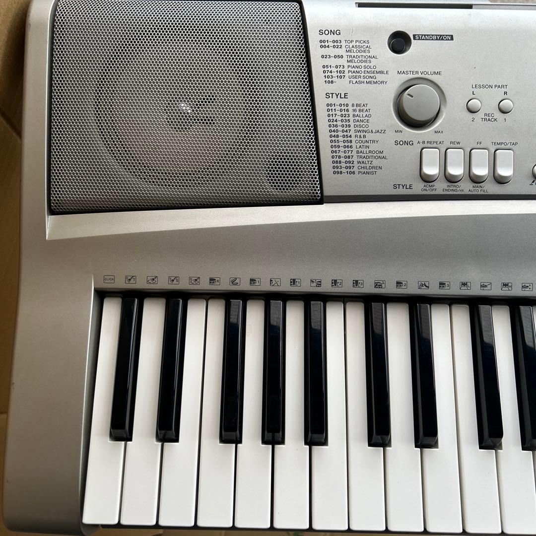Yamaha PSR-E303 61鍵盤　シルバー