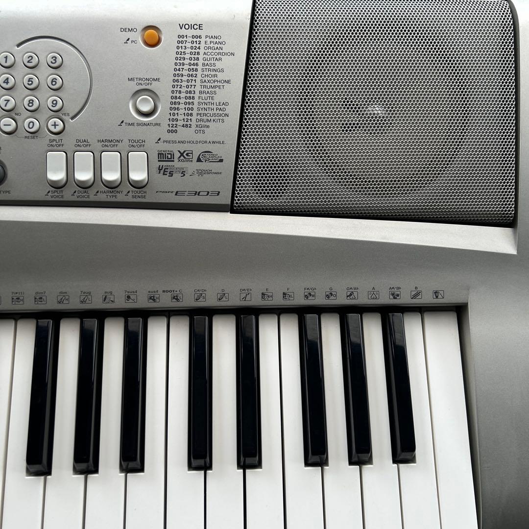 Yamaha PSR-E303 61鍵盤　シルバー