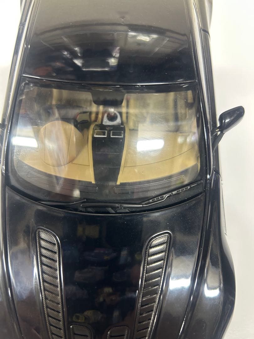 オートアート1/18Aston Martin V8 Vantage