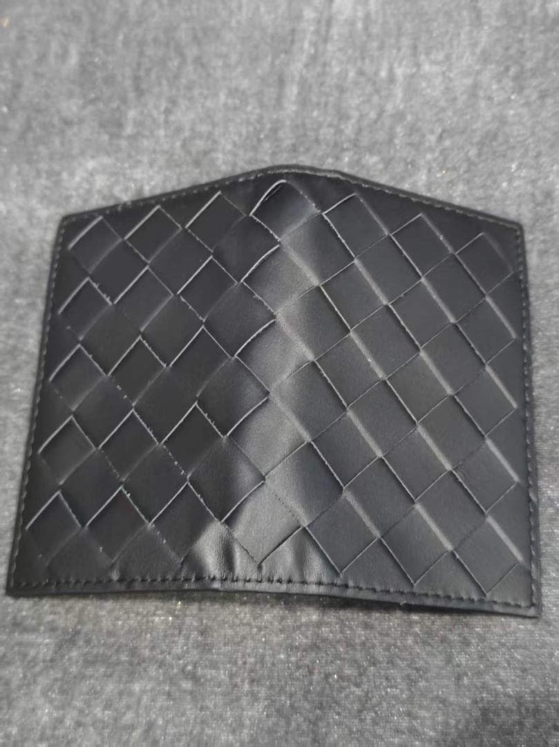 人気 編み込みレザー 二つ折り財布 ブラック 高級感 美品