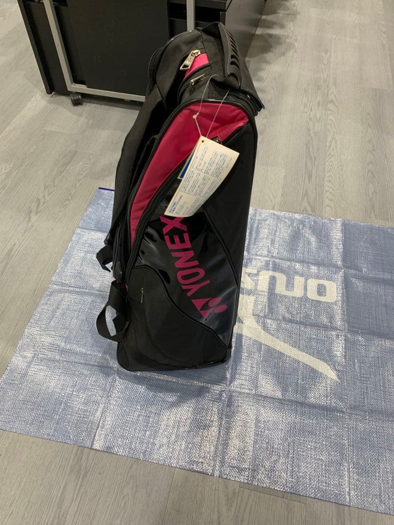 新品未使用　YONEX バドミントンバッグ 黒/ピンク キャスター付き