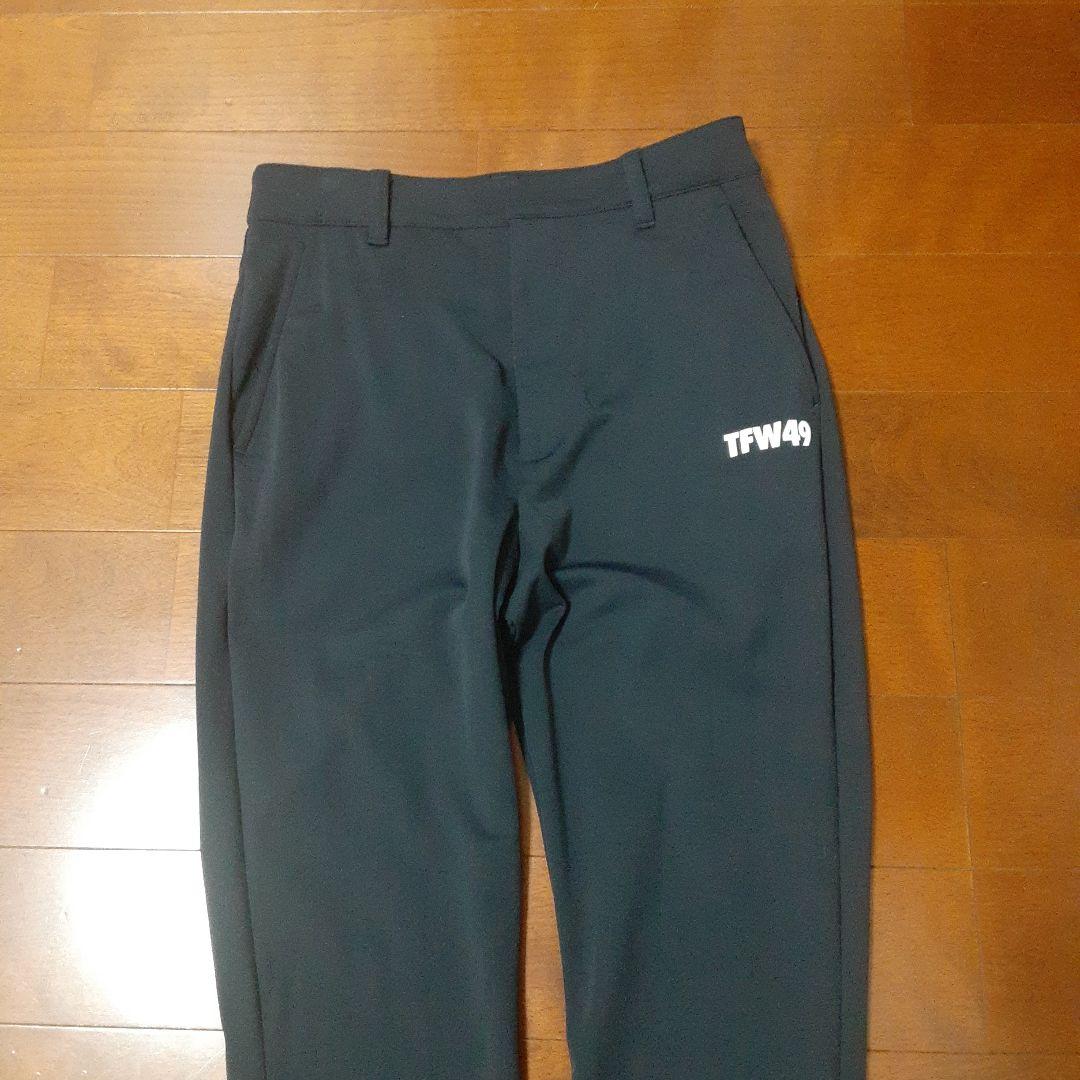 美品　TFW49 ロゴ入り スリムフィットパンツ 黒