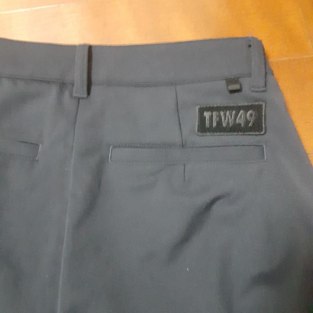 美品　TFW49 ロゴ入り スリムフィットパンツ 黒