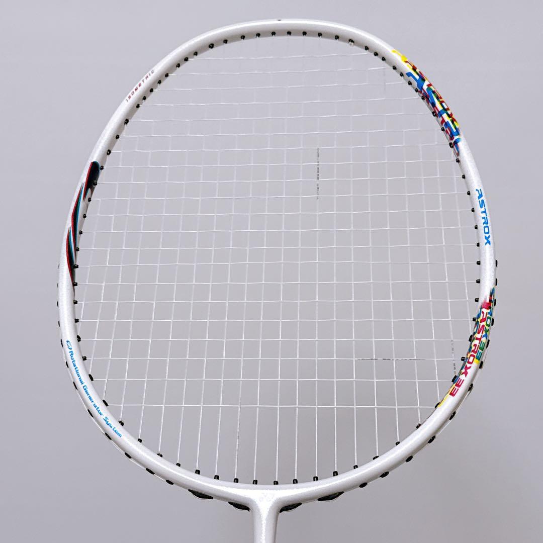 【美品】YONEX ヨネックス バドミントンラケット ASTROX 33