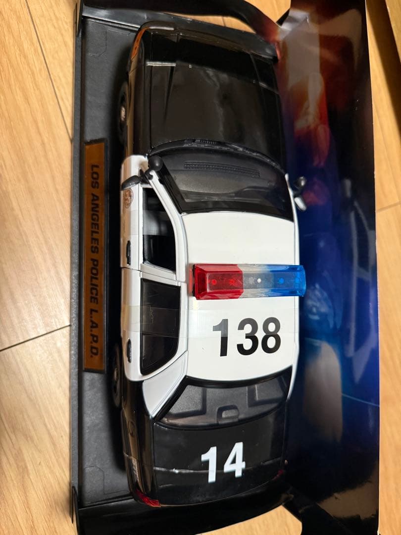 1/18 ロサンゼルス　POLICE L.A.P.D. パトカー ミニカー