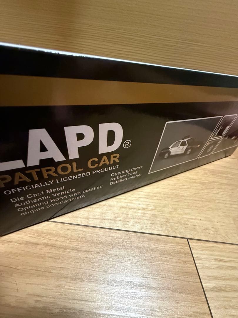 1/18 ロサンゼルス　POLICE L.A.P.D. パトカー ミニカー