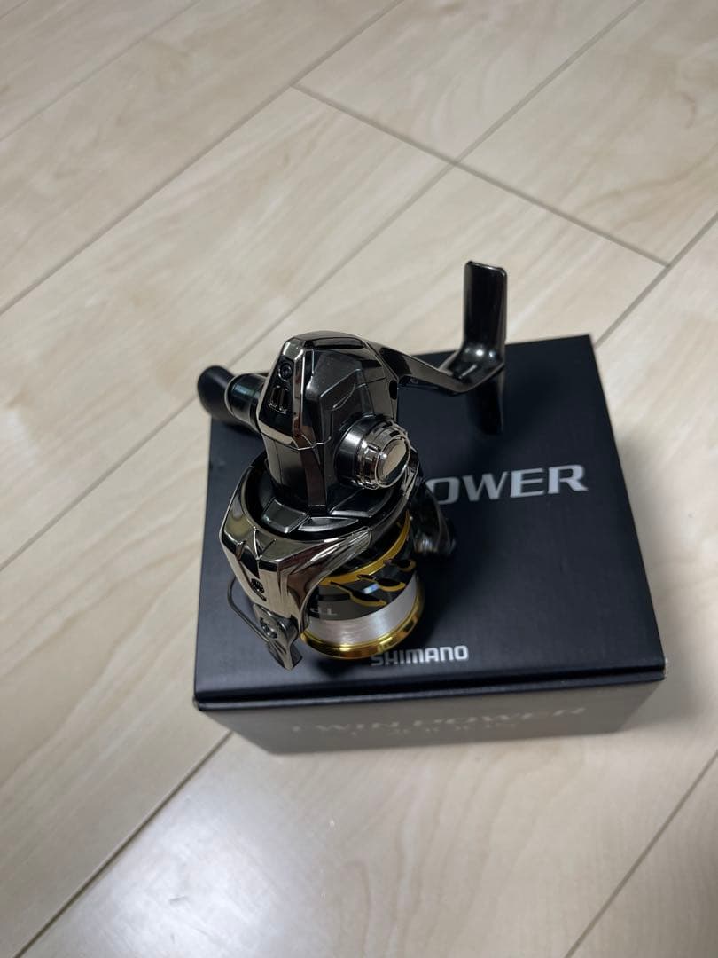 SHIMANO TWIN POWER C2000S スピニングリール