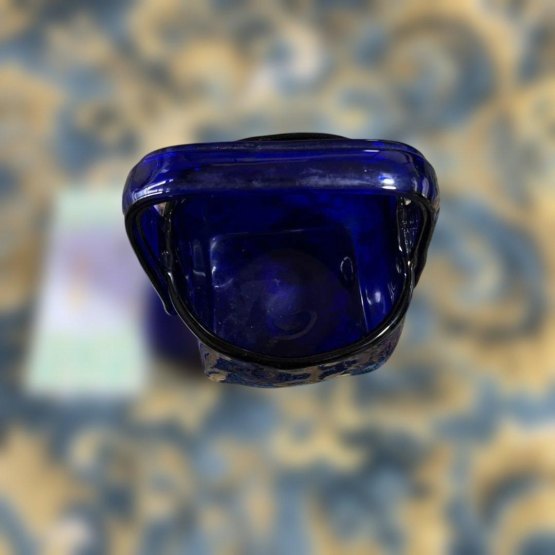 青いガラス製ハンドル付き花器　レトロ