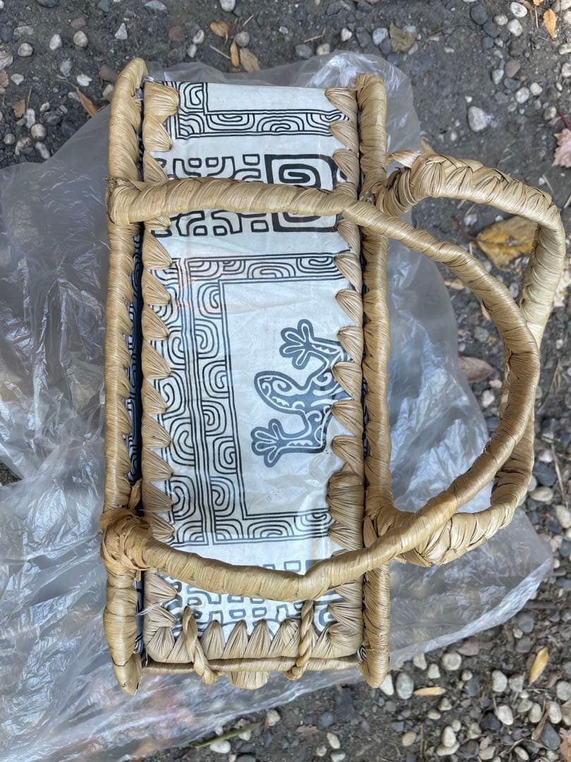 タヒチ製のパニエ