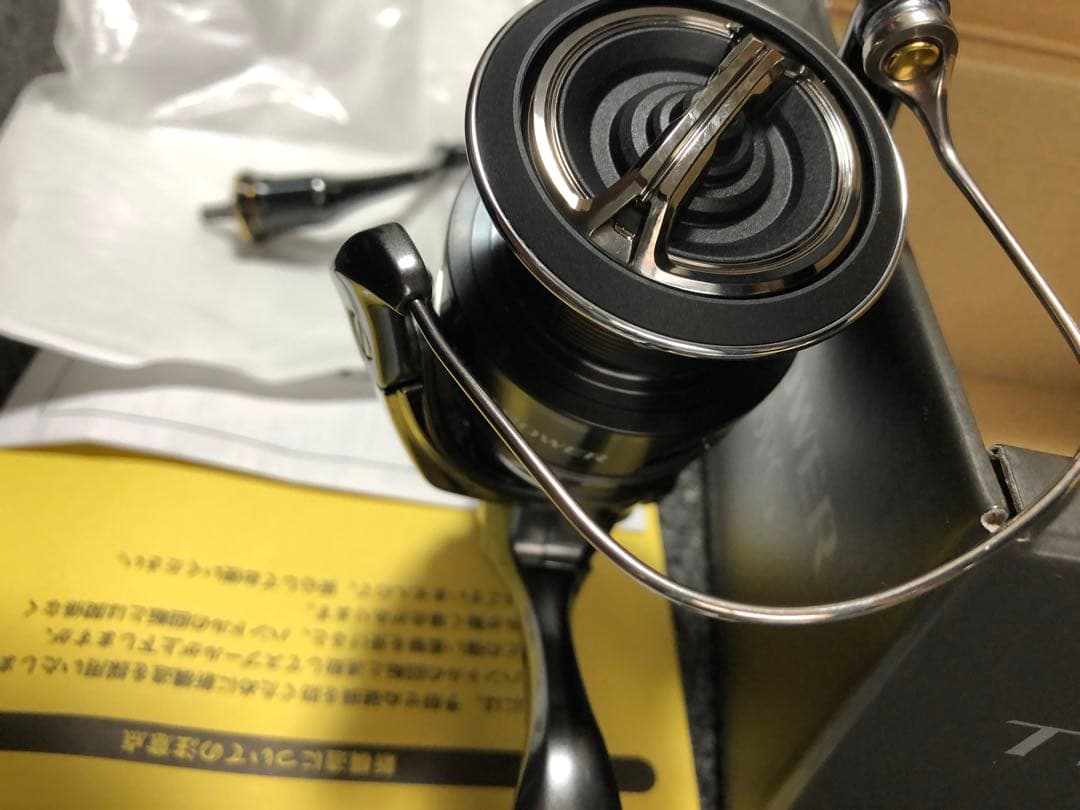 SHIMANO 24ツインパワー4000PG スピニングリール