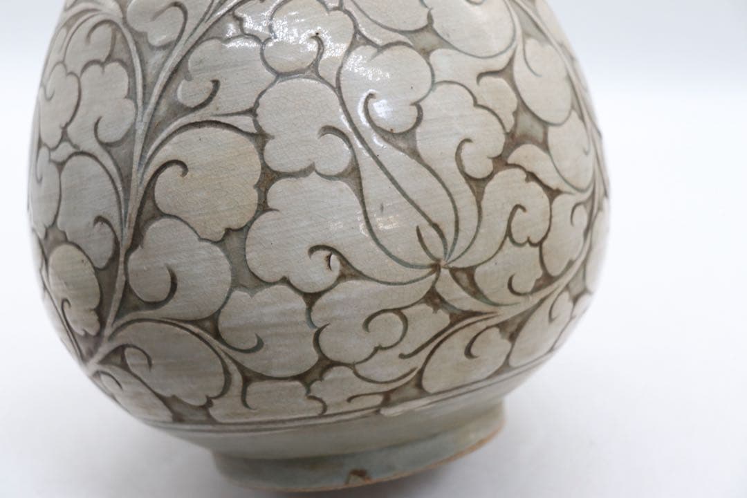 中国　磁州窯　掻き落とし花卉紋瓶　高さ約32.2cm 送料込み260406