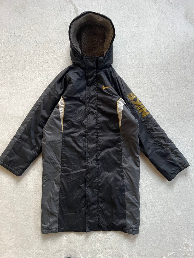NIKE ナイキ 140㎝ キッズM ベンチコート 裏ボア 黒ブラック金ゴールド