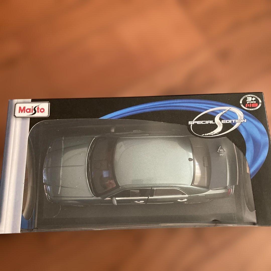 マイスト　クライスラー　300C 1/18 ミニカー