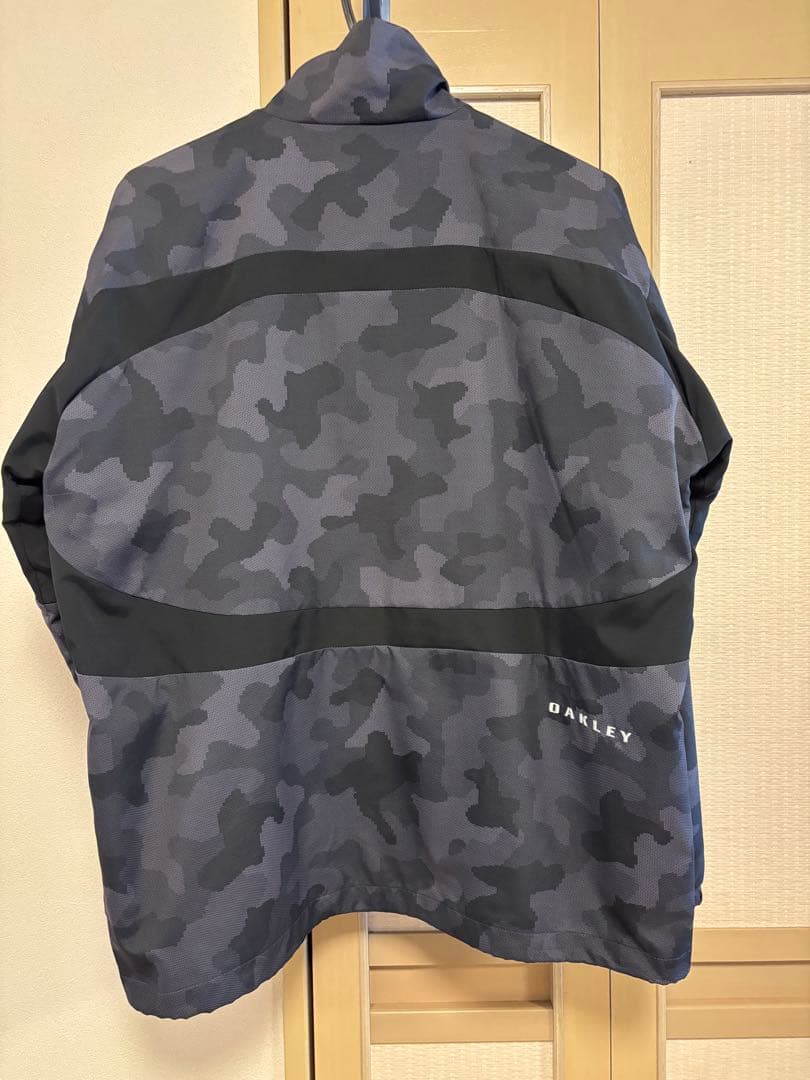 お値下げ中　OAKLEYオークリーゴルフ美品迷彩柄ジャケット 2XL