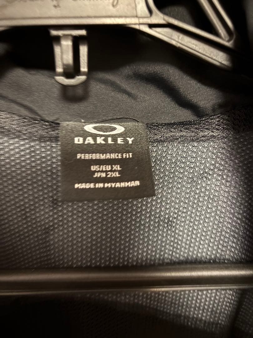 お値下げ中　OAKLEYオークリーゴルフ美品迷彩柄ジャケット 2XL