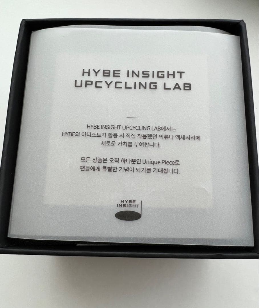 HYBE INSIGHT BTS キューブ 衣装