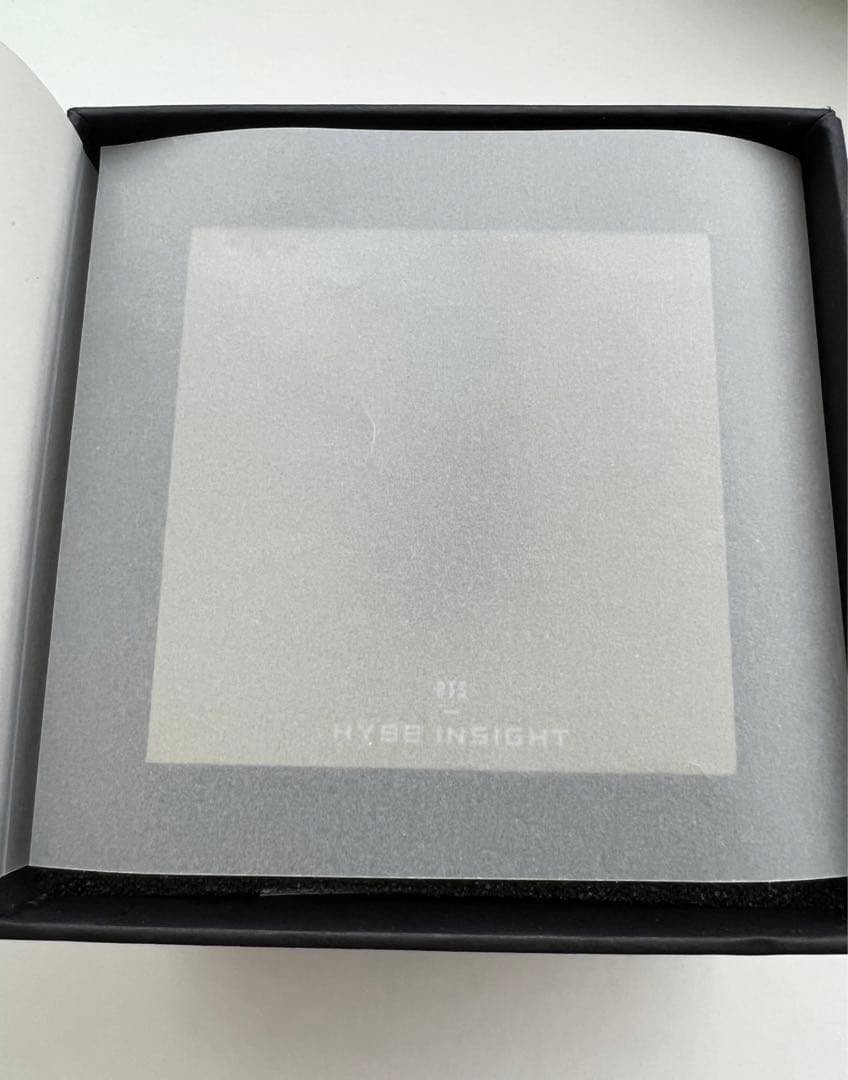 HYBE INSIGHT BTS キューブ 衣装