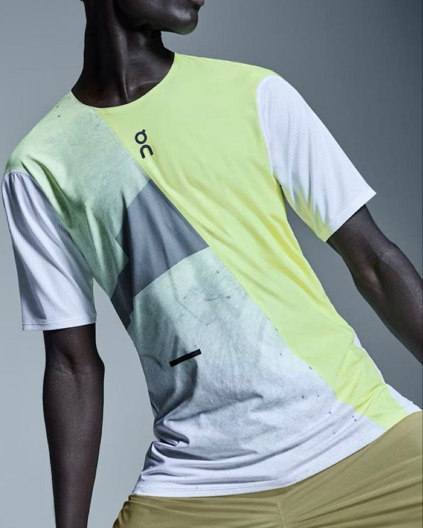 on オン　ULTRA ウルトラ　tシャツ ランニング　マラソン　トレーニング