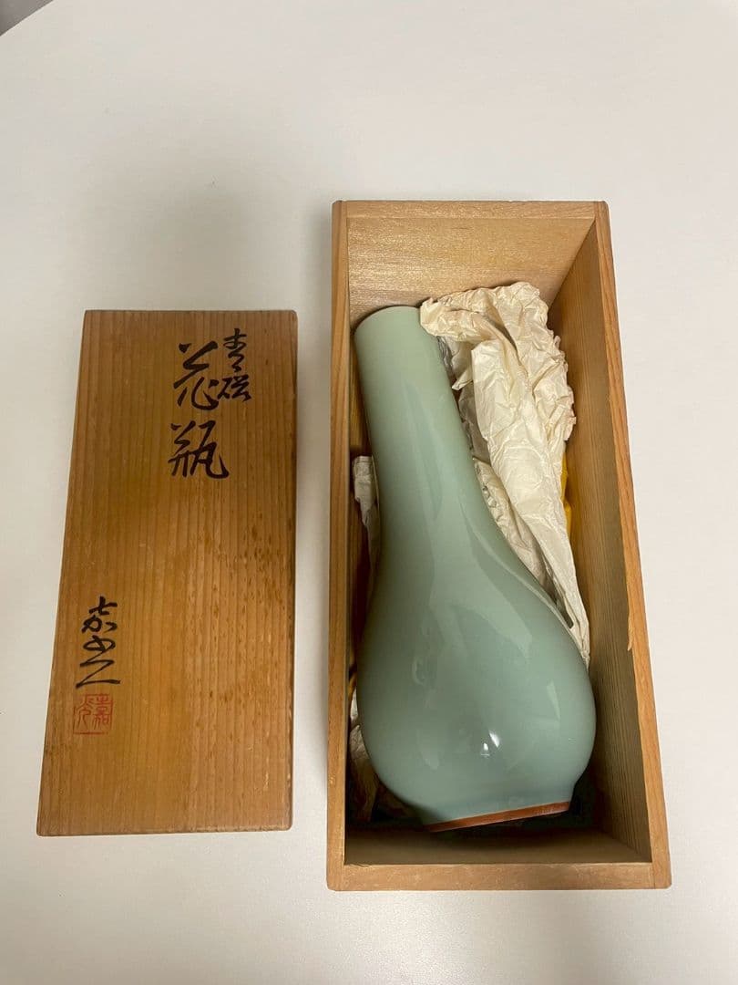 青緑色の花瓶 木製箱付き