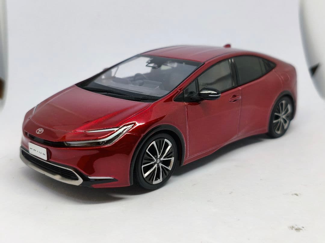 トヨタ プリウス 1/30 カラーサンプル ミニカー 赤　新型　現行型