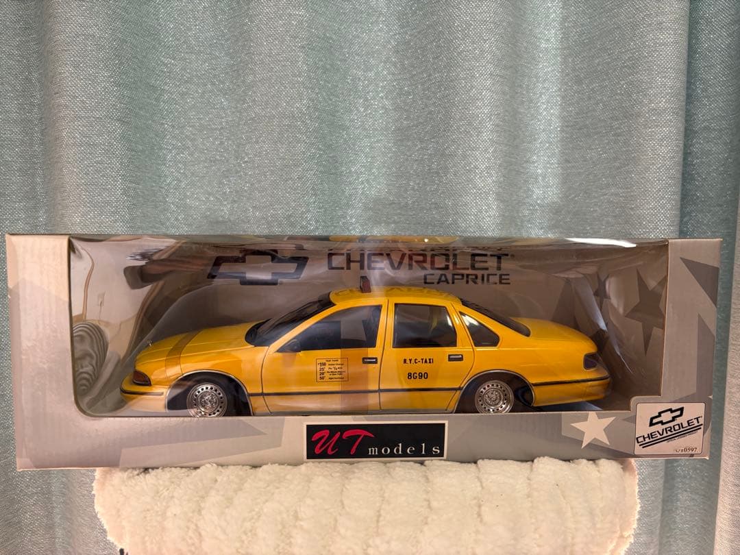 UT models 1/18 シボレー カプリス NYC タクシー 未開封