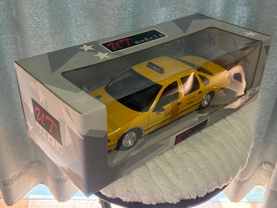 UT models 1/18 シボレー カプリス NYC タクシー 未開封
