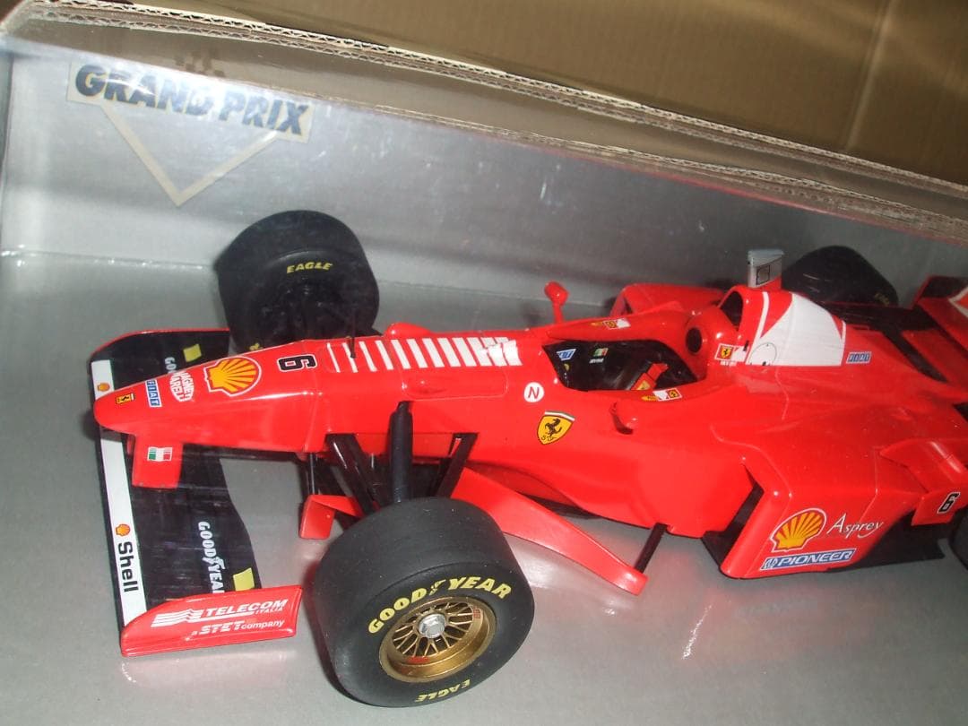 フェラーリ　F１　E・アーバイン　＃６　ノードライバー　ミニチャンプス　１／１８