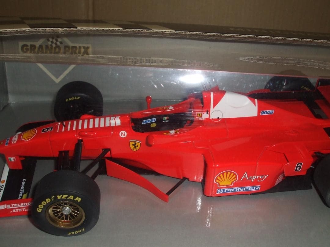 フェラーリ　F１　E・アーバイン　＃６　ノードライバー　ミニチャンプス　１／１８