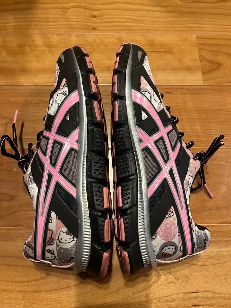 ASICS GEL-BLUR33 ハローキティ柄 黒/ピンク 24.5センチ